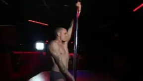 RealityDudes: Muscle american Gael stripteasing in club