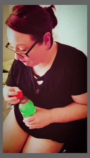 Nasty BBW Eating Mick Stabbers Snot Out of Syringe