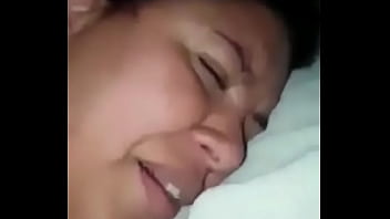 Le doy una rica mamada a mi novio y me trago toda su leche