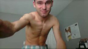 Wtwink Strips Down and Shows Off Body