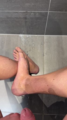 Long jerk and a massive cumshot on my feet!