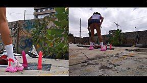 Se masturba en un lugar abandonado con su gran sextoy en el culo, tiene un rico