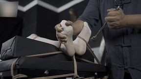 xr67-The girl was tied to the bed and her feet were tickled. She struggled incessantly