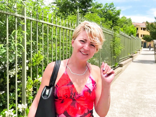 ”Daisy, 25 years old, medical assistant in Lyon: a little bomb!”