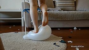 Ava barefoot pop all 4K UHD