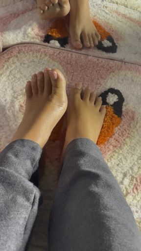 Up Close Toe Tease and wiggle  🫣