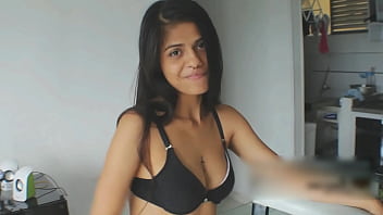 LE COMPRO ROPA A MI HIJASTRA FLACA DE PEZONES HINCHADOS Y ME PAGA CON SU CO&Ntilde_O