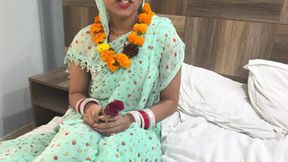 Sasur ne bahu ko khet dikhane ke bahane main dost ke room lejake bahu ke chudai kar dee
