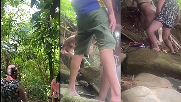 Entramos numa trilha pra fazer uma suruba na praia