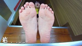 Japanese Lady Shows Off Wrinkled Soles POV