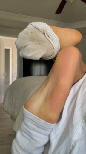 Hands free sock removal