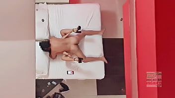 C&aacute_mara escondida POV techo, SHOW CUCKOLD esposa regia follando frente a su marido 2