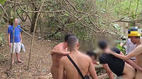 BAREBACK COM V&Aacute_RIOS HOMENS NO MEIO DO MATO