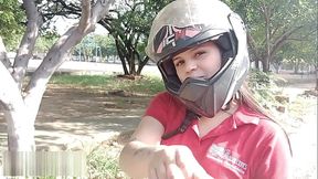Ayudo a una desconocida a componer su motocicleta y me recompensa con su co&ntilde_o PARTE 1