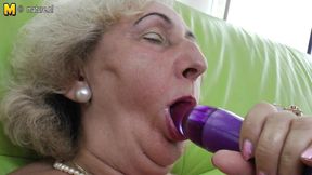 Mature Grandma Playing With A Purple Dildo - MatureNL