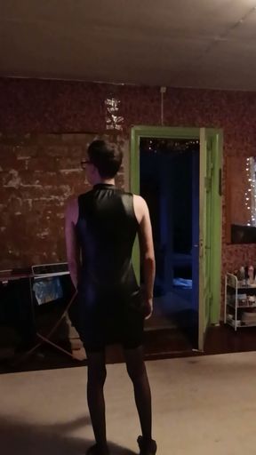 Sissy Slaps Her Ass