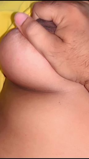 Stunning moment from &quot;Delivery Dene Aai BlinkIt Wali Larki Ko Patak Kr Chodaa&quot;