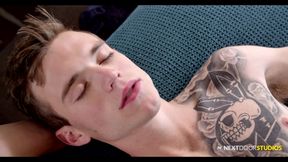 Hot roommate seduces straight friend to fuck - Nextdoorbuddies