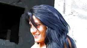 Sluts ride and eat pussy in outdoor threesome