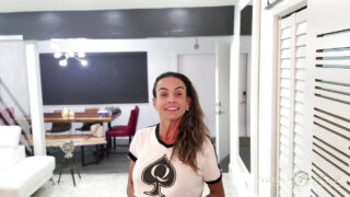 Amatör büyük klitorisli Amerikalı MILF Karla doyumsuz ve BBC tarafından dağınık kremalı turta veriliyor