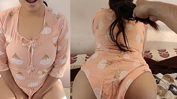 हॉट इंडियन सौतेलीबहन ने भाई से चुदने के लिए पति को धोखा दिया