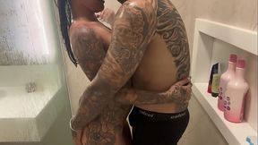 Tattooed Latina babe gets surprised with a creampie in the shower