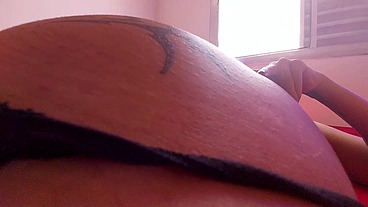 A Gigante Grávida Fofa - pés e sensual