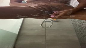 masturbation au pommeau de douchedouche, rasage et orgasme au jet d’eau