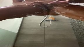 masturbation au pommeau de douchedouche, rasage et orgasme au jet d’eau