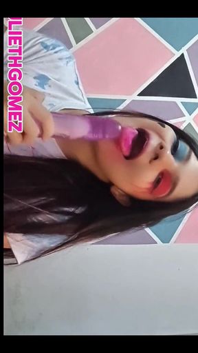 Porn Actress Yulieth Gmez Masturbates with a Fan