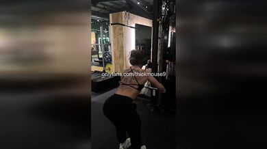 TikTok Live Gym Split Fail: 18yo Pussy Peeks Out Shock