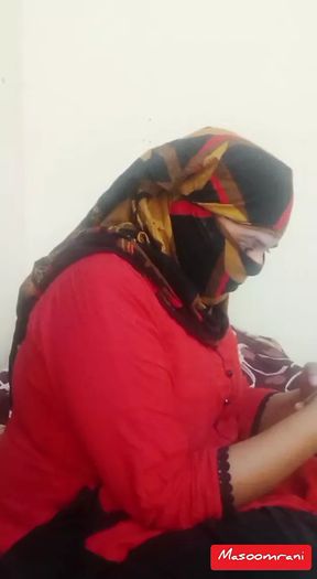 Boy friend ne chodny ka mana kar diya to aunty khud hi cucumber se masterbation karny lagi