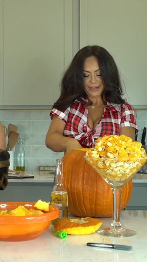 Kiki Mariah_970 Evelin Carve Pumpkins Nude Photoshoot After