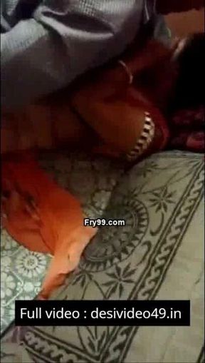 Cute Indian Mal Shows her Boobs and Fucking