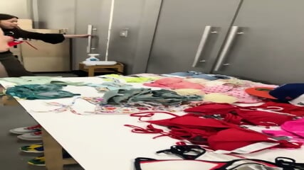 This video of Japanese porn star Kaede Hiroyama (@maple.1018) choosing her outfit has been leaked.