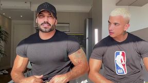 dividindo o gringo com o amigo