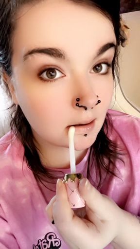Apple flavoured Kisses 🍏💄💋