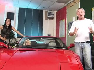 Grandpapa knows how to screw a vagina worthy