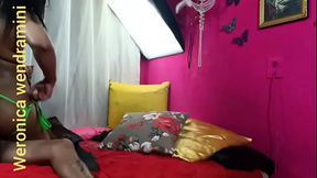 Linda boneca dotada fazendo uma sacanagem com seu vizinho safadinho