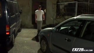 Orgie amatorică de casă: Lucas Knowles și Leo Yankho legați și dominați într-un futai intens în grup