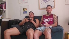 meu primo perde jogando videogame e me da o cu