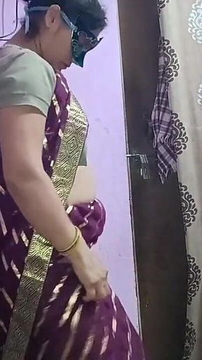 Indian Bhabhi Wear New Saree and Ready for Hard Fucking Pussy