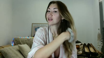 Teen cheerleader's pom poms bouncing as she takes BBC from behind