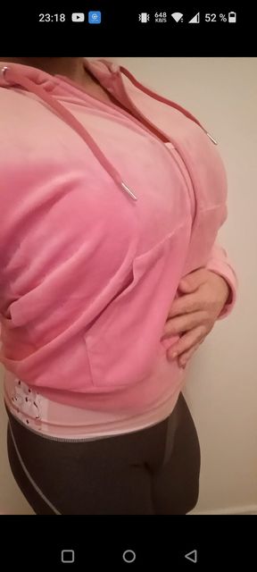 Tranny In Pink Masturbate After Gym.