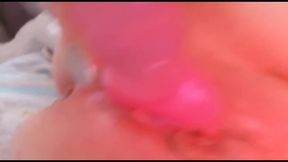 Dutches MILF masturbates with toys on cam