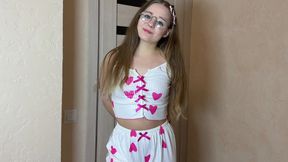 Guy sneaks into bed with his step-sister’s hot young girlfriend and loses control