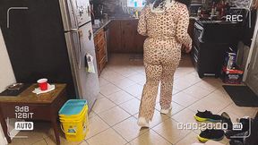 Quick Vacuum Cleaning - Femdom Domesticity Fetish