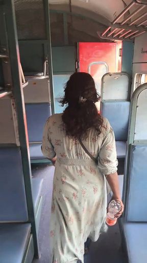 🥵INDIAN TRAIN Hot Indian Nabour Girl Sucking Dick So Good And Recieve Warm Cum In Mouth