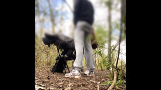 Homens gays sarados com pênis enormes em uma orgia ao ar livre sem proteção e gangbang com bukkake