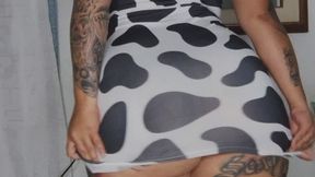 Enjoy this twerk and lots of farts with my sexy dress and my new look with glasses my farts come out so vibrant
